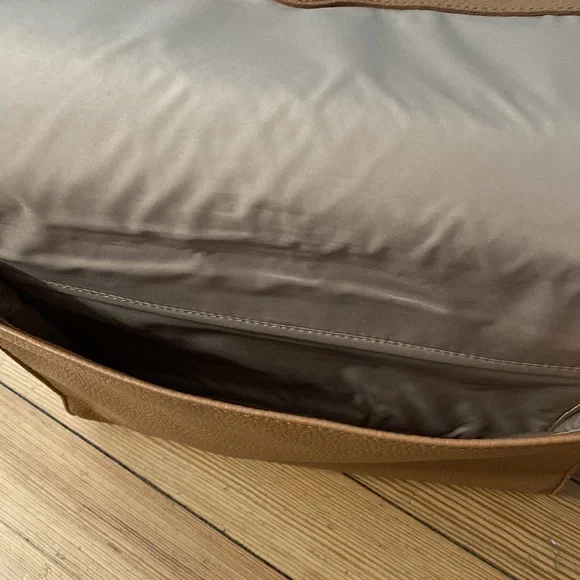 Freshly Picked tan crossbody - Picture 7 of 13